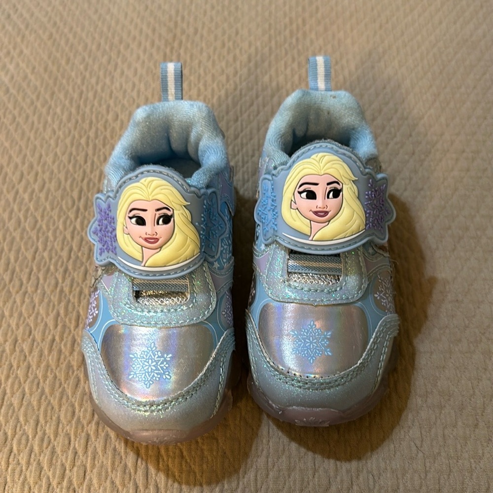 Disney Frozen light up sneakers Girls Size 7 toddlers
